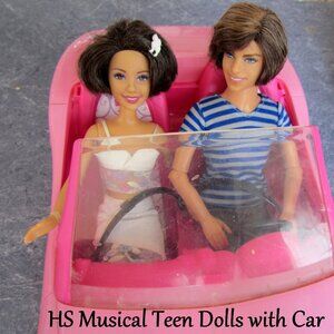 BARBIE CAR + 2 HS MUSICAL DOLLS: SINGING TROY & GABRIELLA + 6 OUTFITS!